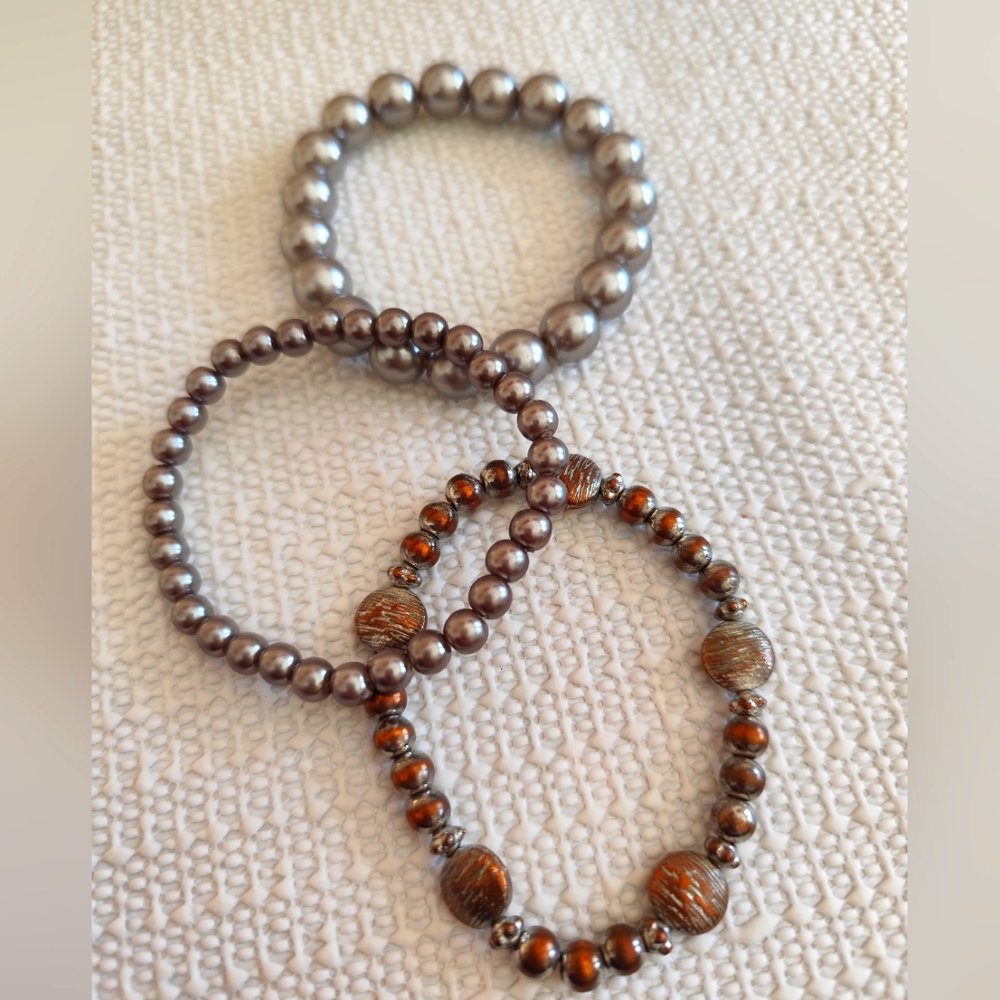 3/$30💜Set of 3 bracelets in Silver/Bronze tone